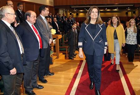 El gobierno busca una ley de servicios minimos 