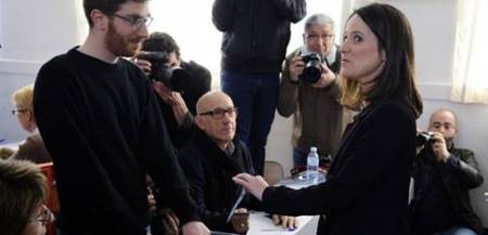 Hollande prepara remodelación del gobierno tras la derrota electoral