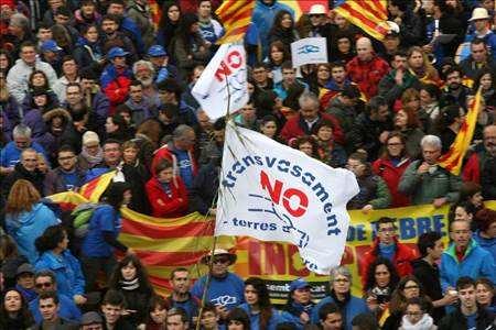 Miles de personas contra el Plan Hidrológico del Ebro