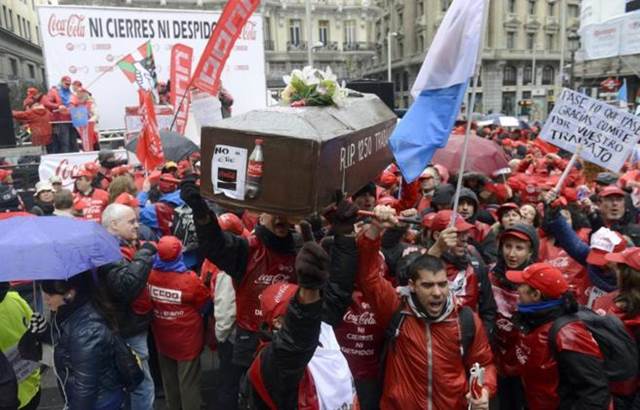 Trabajo cuestiona legalidad del ERE de Coca-Cola Iberian Partners