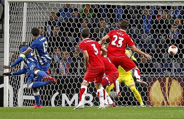 El Sevilla sale vive de Do Dragao