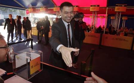 Los aficionados culés deciden el fúturo del Camp Nou