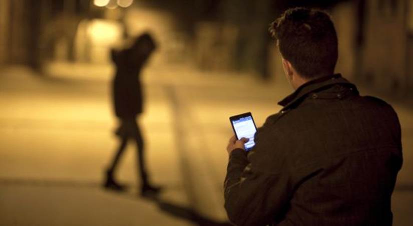 Detenido por 'controlar' a su pareja mediante una app