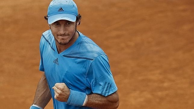 Monaco le sirve la victoria en bandeja