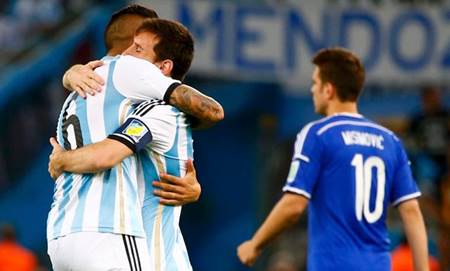 Messi lleva a Argentina a la victoria