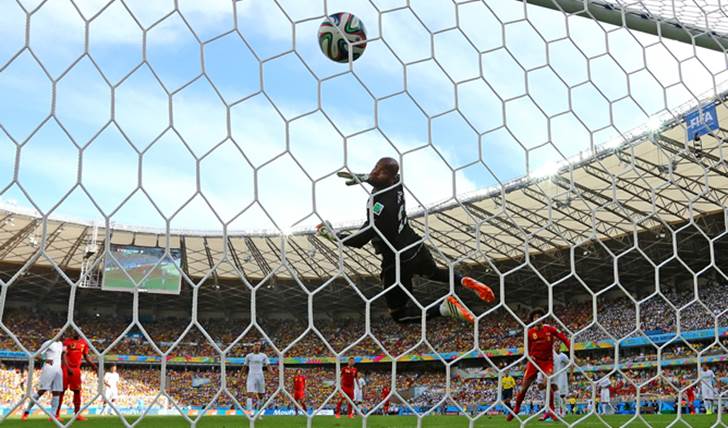 Fellaini y Mertens rescatan a tiempo a Bélgica