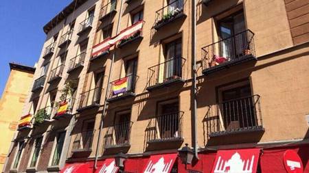 La policia reprime los gestos republicanos