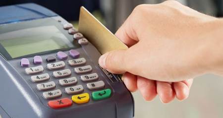 El Gobierno 'aviva' el 'dinero de plastico'