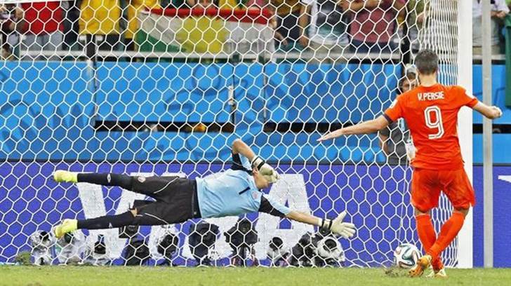 Holanda sólo se clasifica por los penaltis