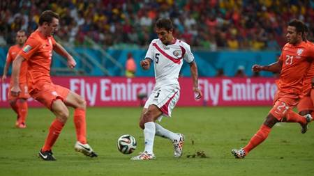 Holanda sólo se clasifica por los penaltis