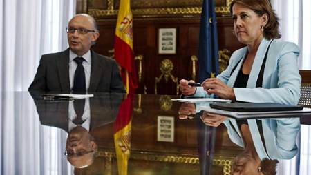 Montoro reduce los intereses a las Comunidades Autónomas