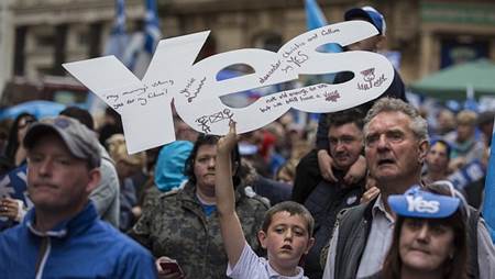 No descartamos suspender la autonomía de Cataluña