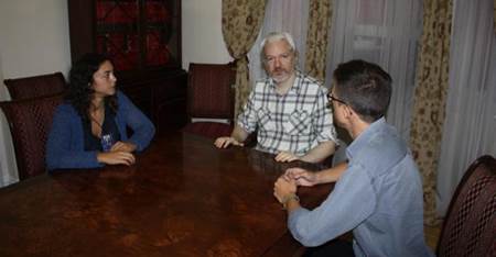 Podemos ofrece sus recursos políticos a Assange