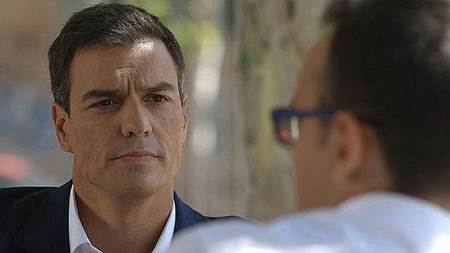 Pedro Sánchez insiste en recurrir a los argumentos de la derecha contra Podemos