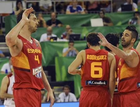 España comienza el mundial ganando