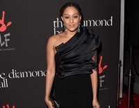 Tia Mowry-Hardrict en la Diamond Ball for the Clara Lionel Foundation