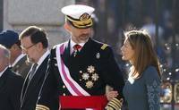 Felipe VI rinde homenaje en la Pascua Militar a su padre