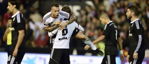 El Valencia acaba con la racha de victorias del Real Madrid