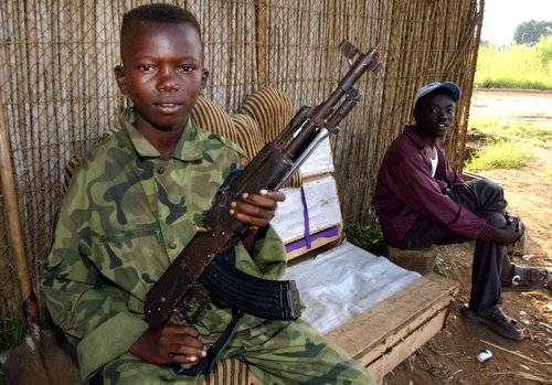 18 paises contínuan teniendo niños soldado
