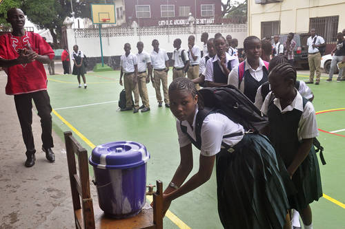 Liberia reabre sus colegios