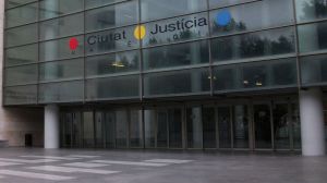 Cinco años de prisión a un hombre que intentó matar a otro con una botella de cristal rota