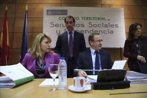 Rajoy 'tira por la ventana' su gestión económica para perpetuarse