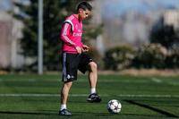 James ya entrena con el grupo