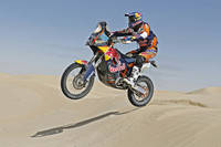 Coma vuelve a liderar el Abu Dhabi Desert Challenge 2015