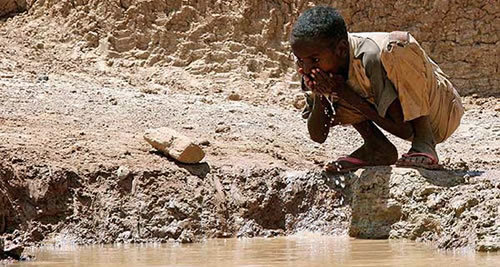 Beber agua potable , al alcance de todos