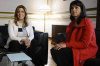 Susana Díaz se 'vende' a Ciudadanos y Podemos