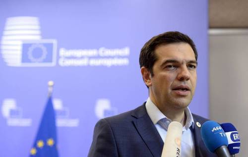Rajoy considera una 'buena noticia' la rendición de Syriza