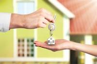 Los extranjeros residentes en España invierten menos en casas