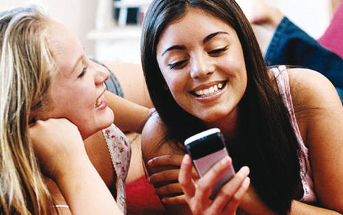 Un español necesita 72 minutos, 9 mensajes y 636 MB de datos