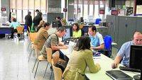 Los funcionarios temen menos por su empleo y recuperan viejas costumbres