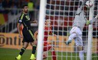 España vence de chiripa a Macedonia