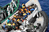 La Guardia Civil rescata 325 personas cerca de Tripoli