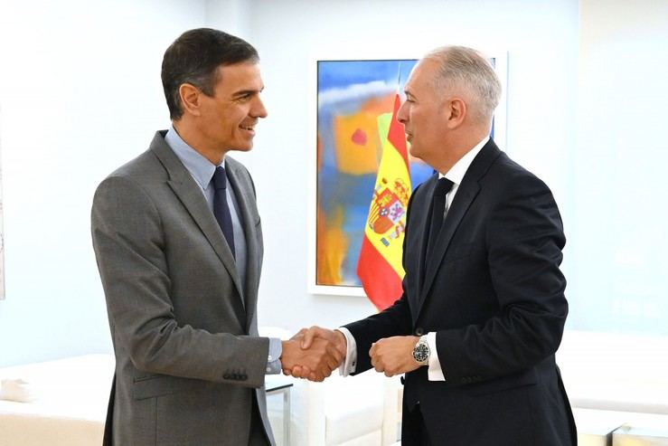 Sánchez se reúne con el presidente interino de Seat y Cupra para discutir futuros proyectos