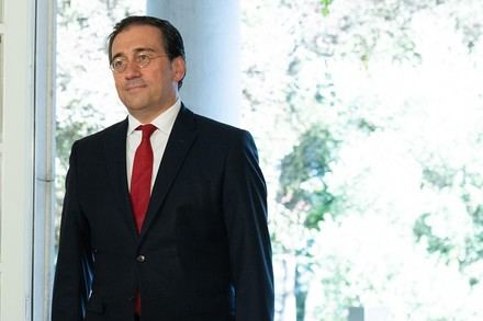 Albares reafirma en París la importancia del derecho internacional humanitario