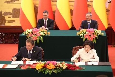 España lanza su ofensiva comercial en Asia: Cerezas y productos porcinos para contrarrestar los aranceles de Trump