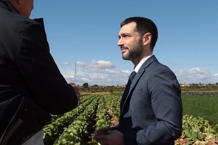 El 45% de frutas y hortalizas en comedores escolares serán de temporada, anuncia Bustinduy