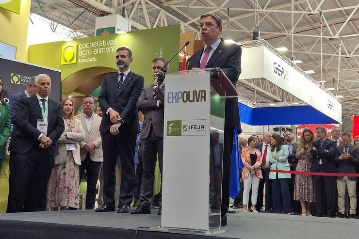 Planas establece meta de 4 millones de toneladas de aceite de oliva para 2040