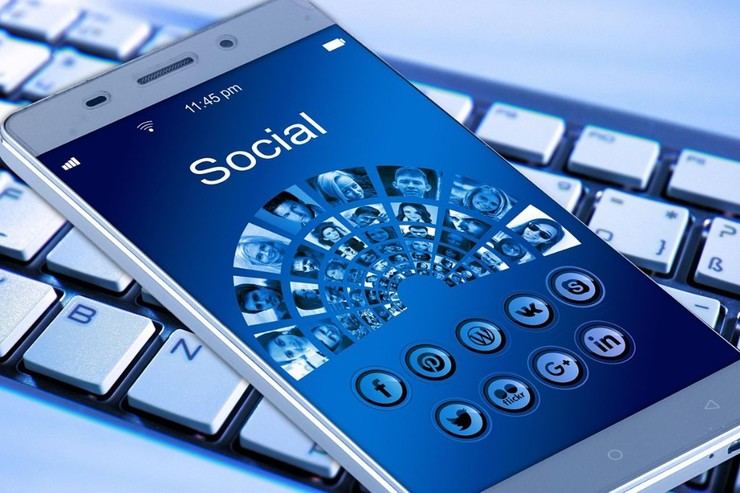 Aumento alarmante del discurso de odio: Más de 54.000 mensajes racistas en redes sociales durante junio