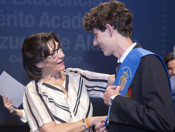 Pozuelo reconoce el mérito y la excelencia académica de los alumnos de Primaria y Secundaria de la ciudad