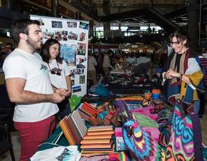 Una veintena de asociaciones participaron este sábado en el 'Mercadillo Solidario' de Pozuelo
