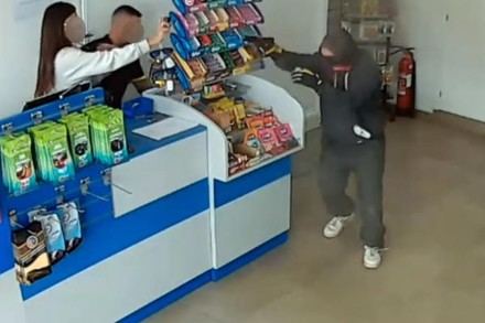 Capturan a un hombre armado que intentó atracar una gasolinera en plena luz del día