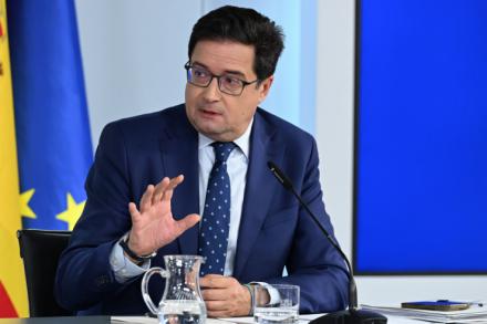 El Gobierno defiende su actuación en el caso de las mascarillas: 'Quien la hace, la paga'