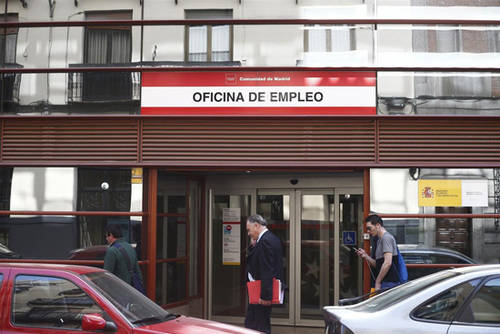 Por primera vez desde 2010 hay 'menos' de 4 millones de parados