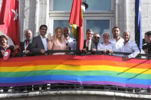 La comunidad LGTBI+ se moviliza en elecciones para defender sus derechos, según un informe