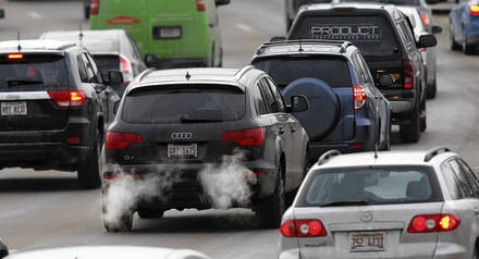 Madrid sancionará aparcar coches contaminantes