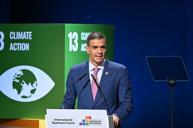 Pedro Sánchez apunta en Sevilla a una 'rentabilidad económica, sostenibilidad medioambiental y justicia social que vayan de la mano'
